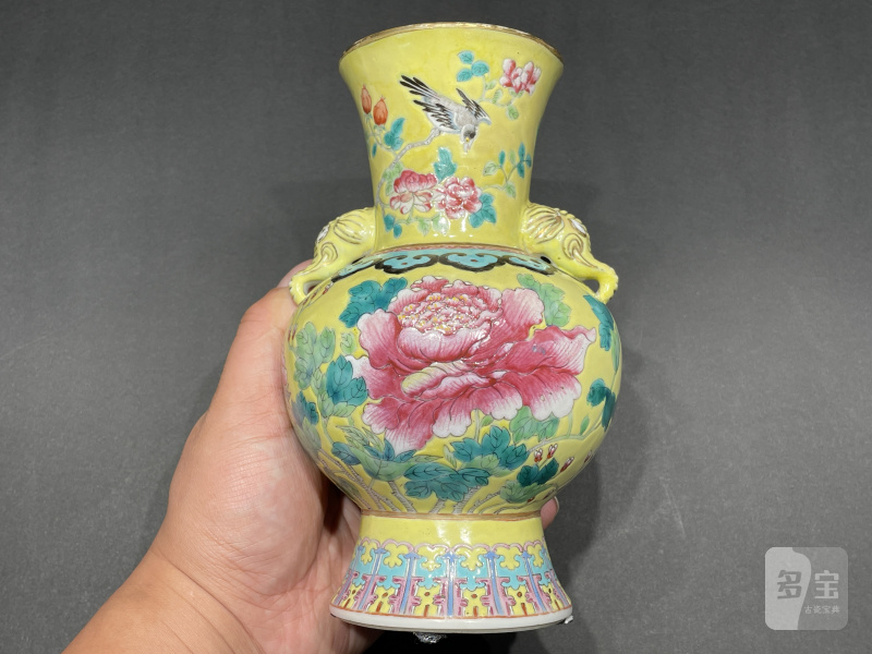 清光绪 黄地粉彩花卉象耳尊一对 - 图14